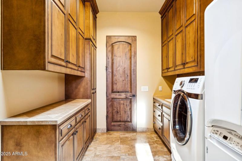 Even the laundry rm shows luxury