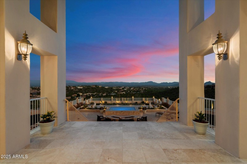 Architectural Columns & Panoramic Vistas