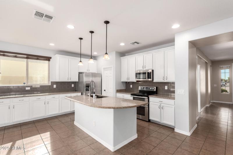 12 - Calle del Sol 41635