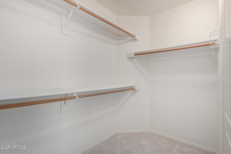 34 Big Master Walk-in Closet