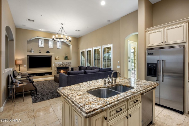 009_Kitchen to Living Room