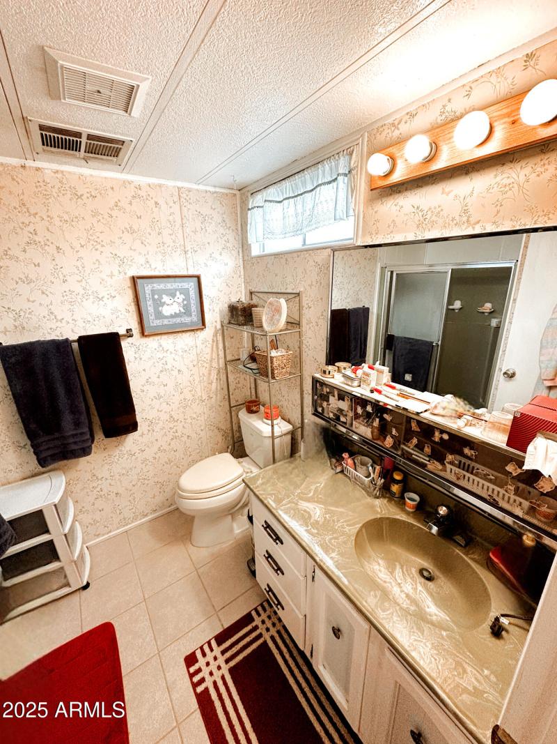 3FD9D713-9521-41C9-9FFA-6E170F677181