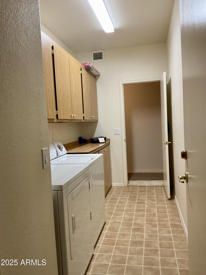 Laundry Room with Storagw