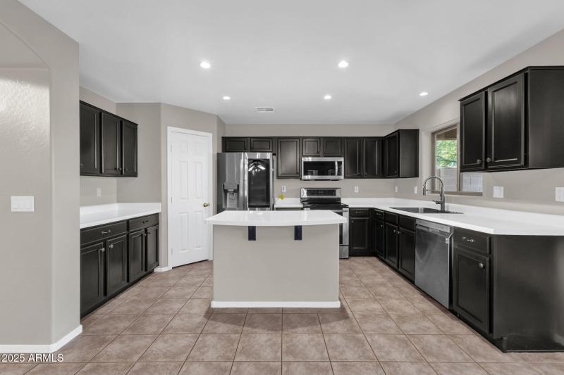 12-web-or-mls-29272-n-yellow-bee-dr