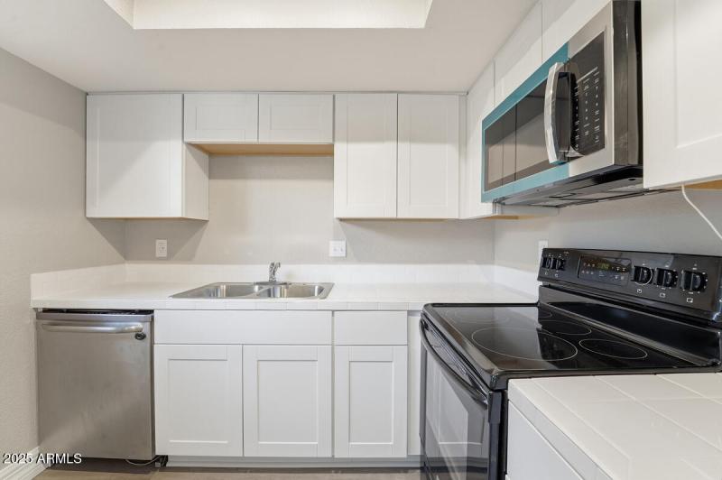 2847 N 46th Ave Unit 10-18