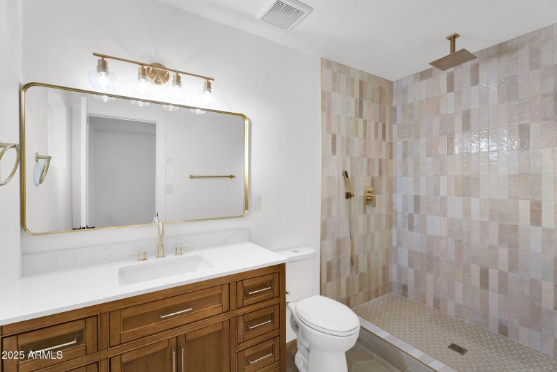 22-web-or-mls-1523 W Flynn Ln - 15