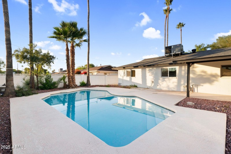 39-web-or-mls-1523 W Flynn Ln - 34