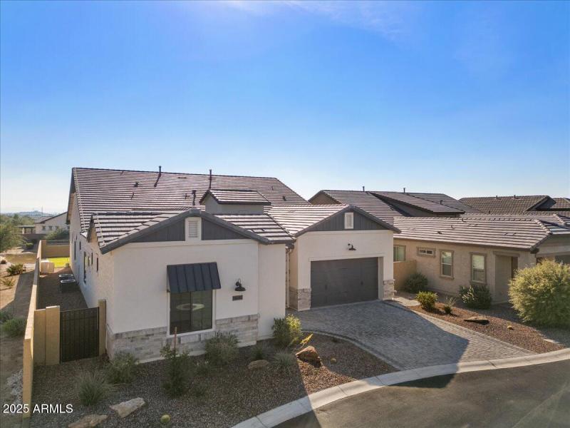 04-Aerial front of home