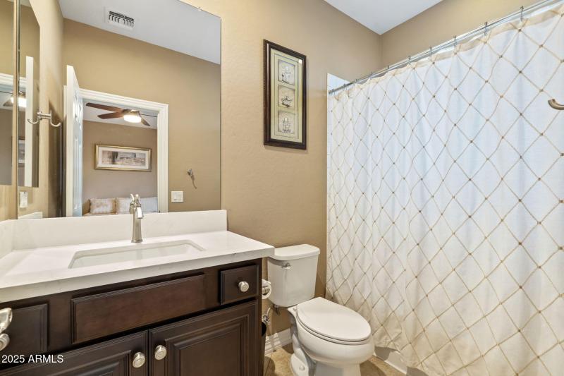 Guest en-suite bathroom