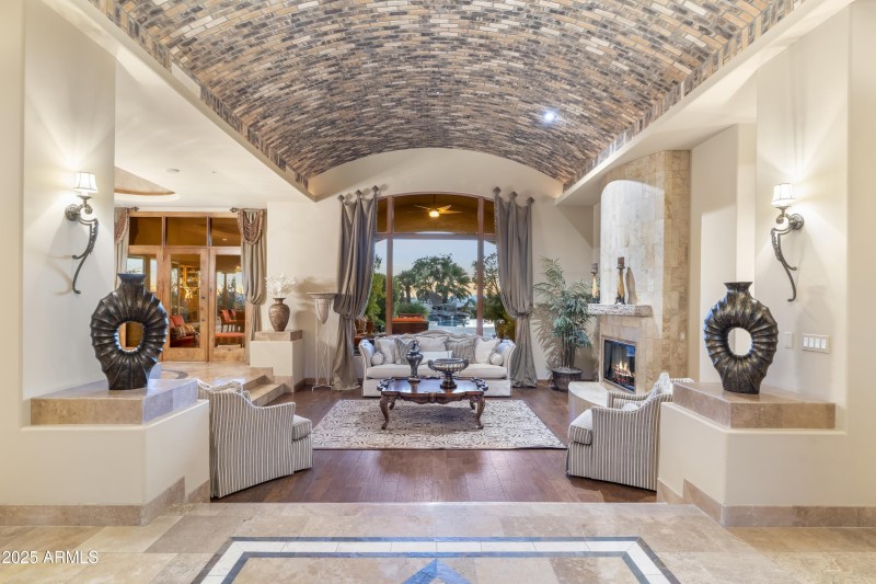 Barrel-vaulted brick ceiling.