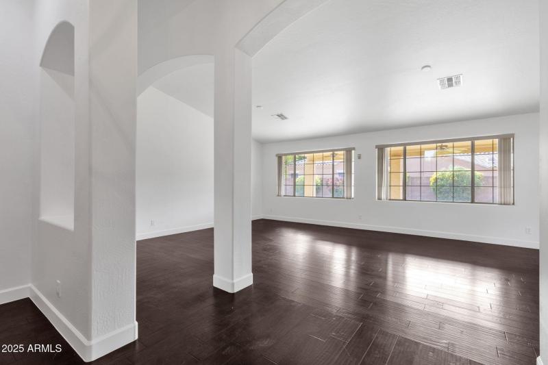 10-web-or-mls-715-e-kaibab-dr