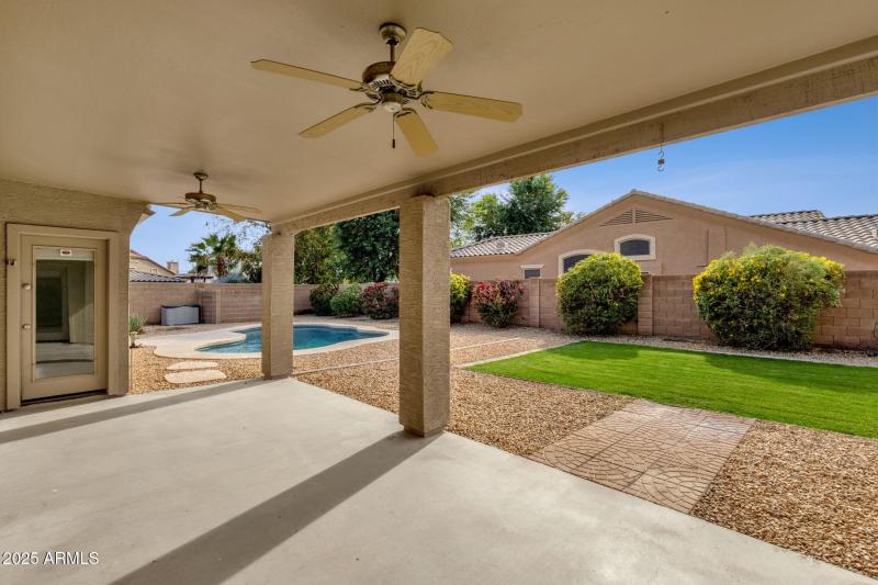 39-web-or-mls-715-e-kaibab-dr