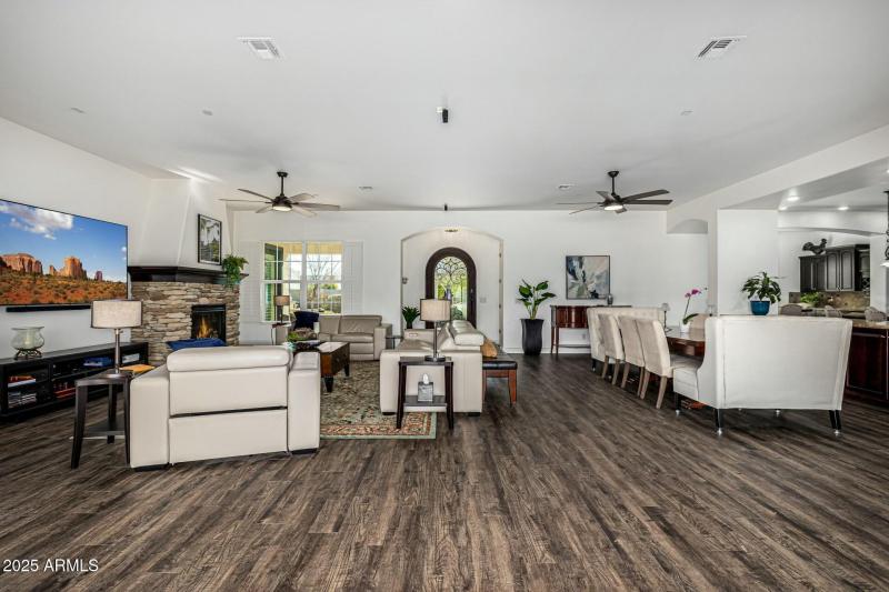 25- Estrella - Patio Looking In