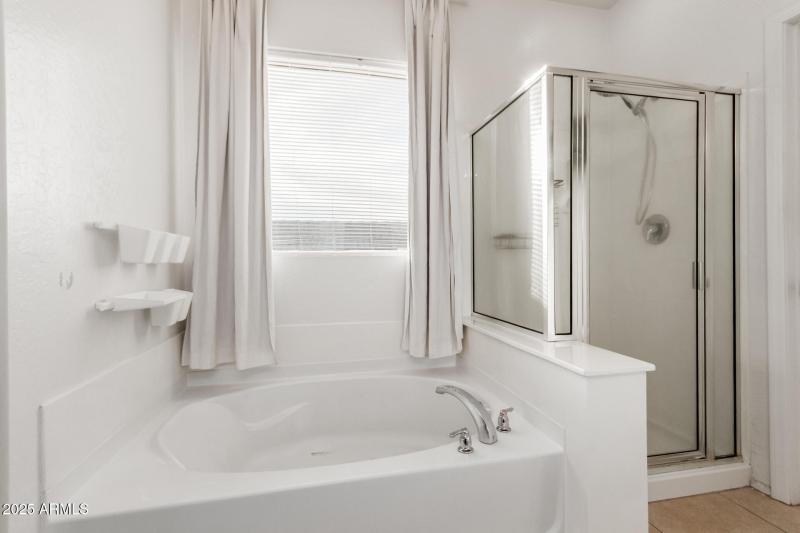 SEPARATE TUB & SHOWER