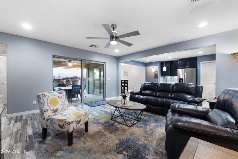 011__1755 E Mesquite Ave