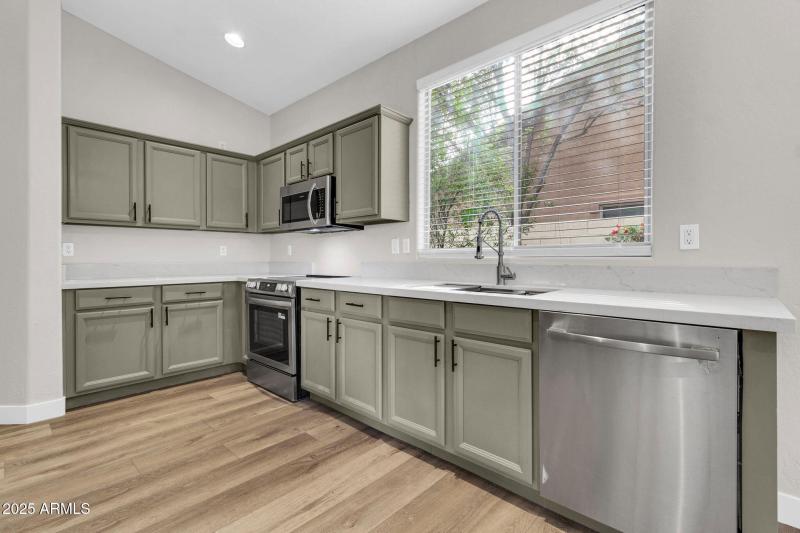 2430 S Dragoon Dr-16