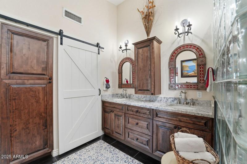 1021 S Western Skies Dr-36