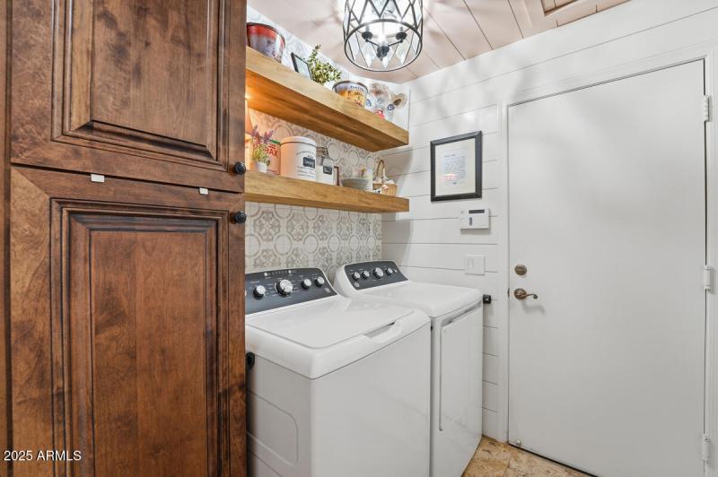 1021 S Western Skies Dr-40