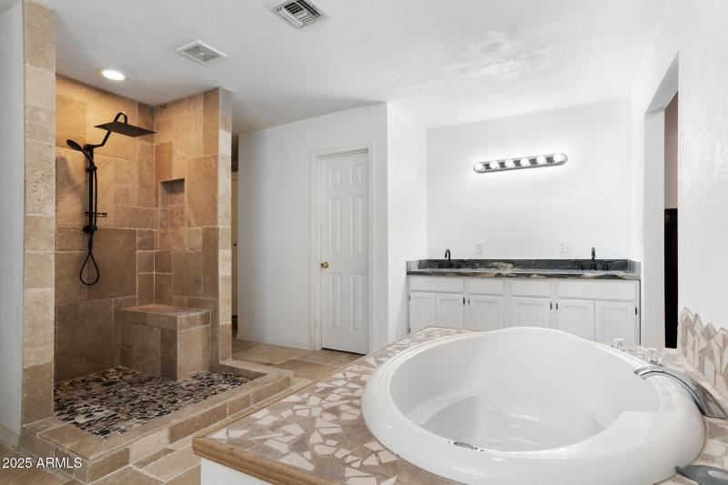 035__117 N Arroya Rd