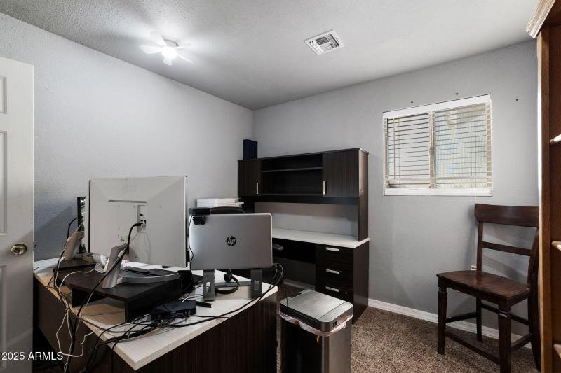 037__117 N Arroya Rd