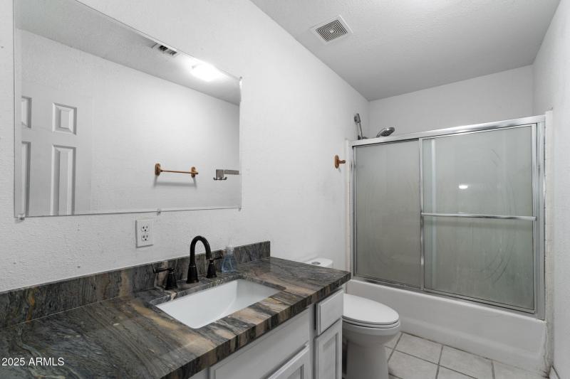 038__117 N Arroya Rd