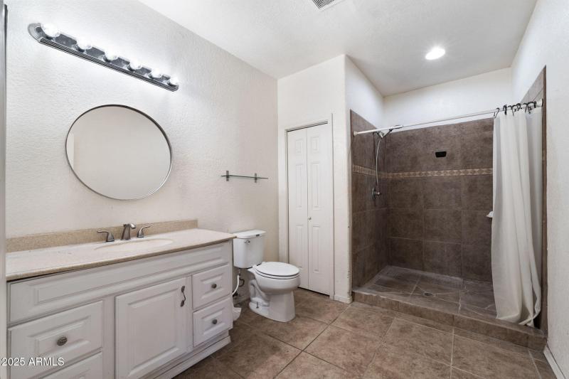 046__117 N Arroya Rd