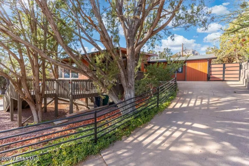 SECONDARY DRIVE & DOUBLE GATES