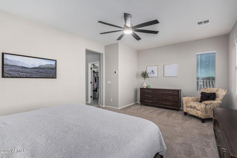 HUGE PRIMARY BDRM WITH SITTING AREA (1)