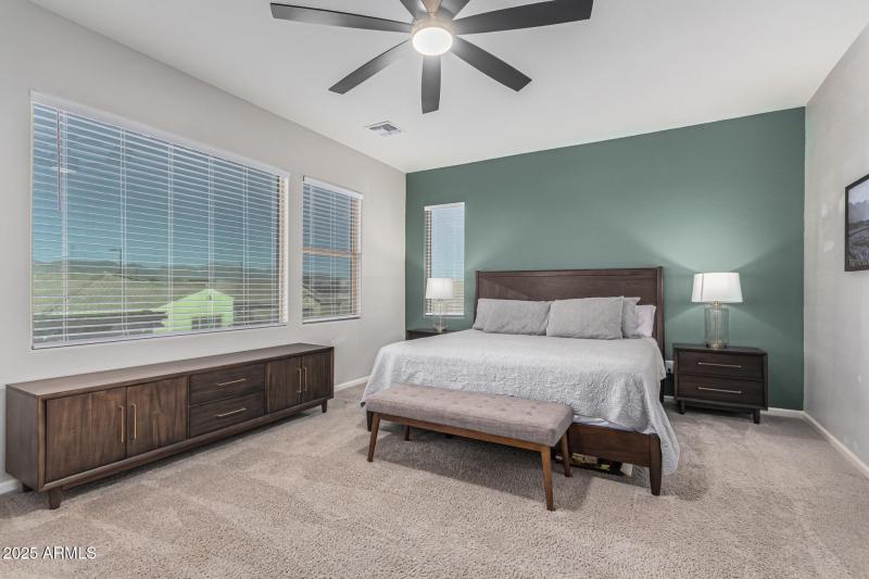 HUGE PRIMARY BDRM WITH SITTING AREA (2)