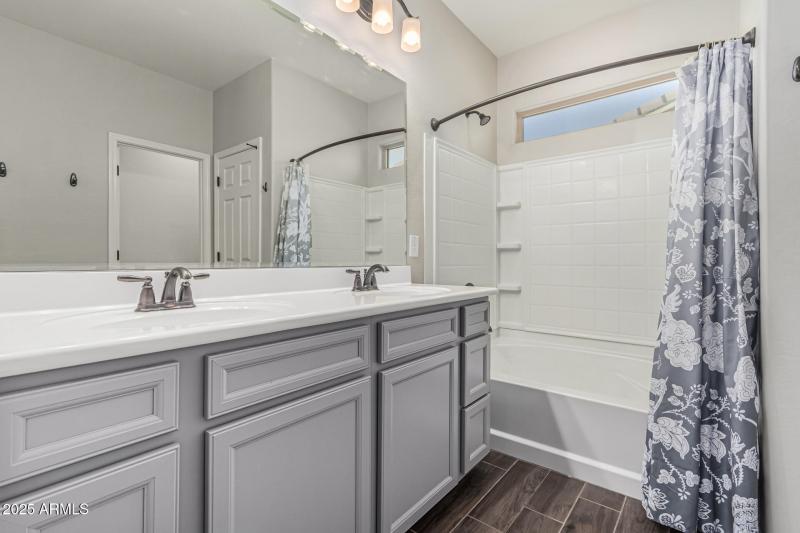 PRIMARY BATH WITH DUAL SINKS