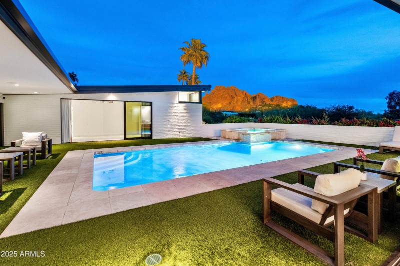 4218 E Palo Verde Dr--6