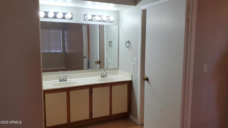 Primary Bath w/Double Sinks