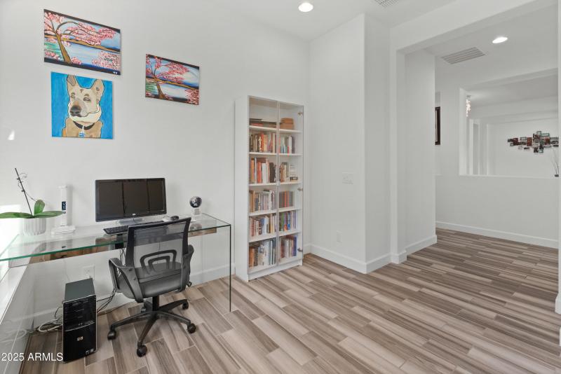 lots of room in den/office