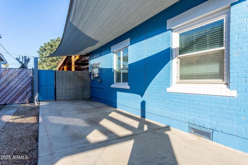 Left Side Driveway with 220v Outlet