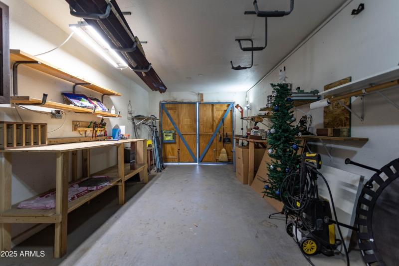 Garage/Workshop