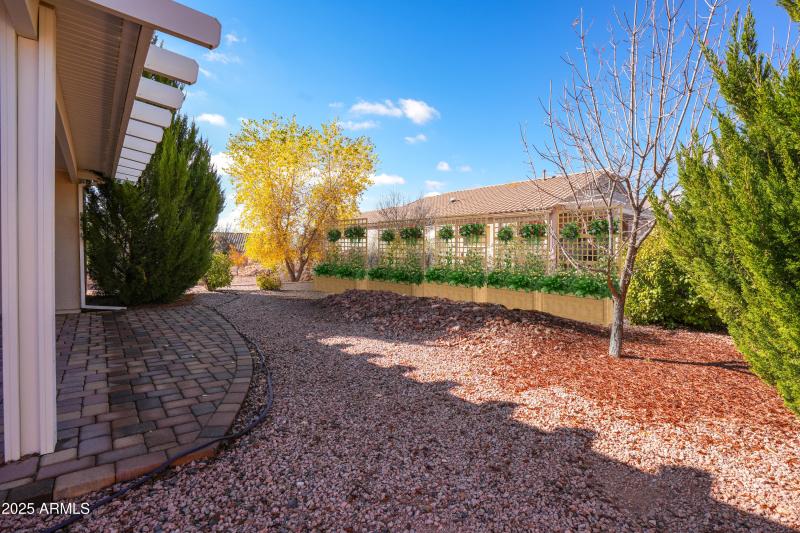 Virtually Stage Trellis