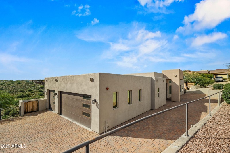 1-web-or-mls-11010 Buffalo Dr-3