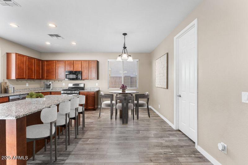 008_kitchen_nook_838