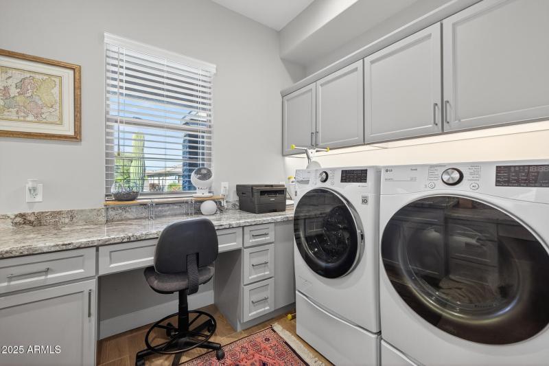 35) LAUNDRY ROOM