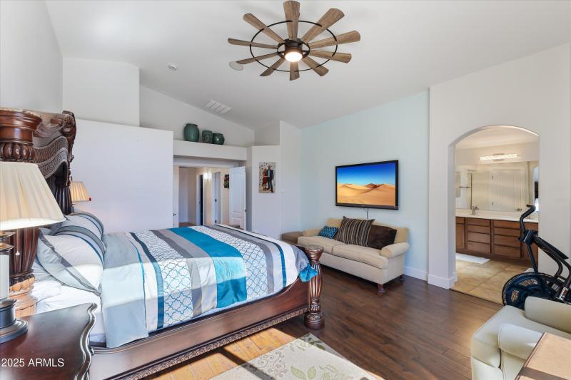 21-9867 W Harmony Ln