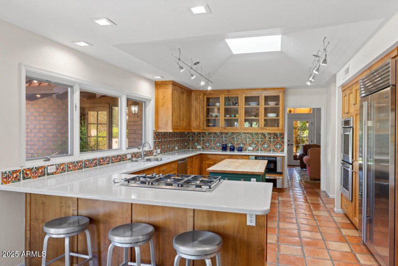 Eat-in kitchen counter