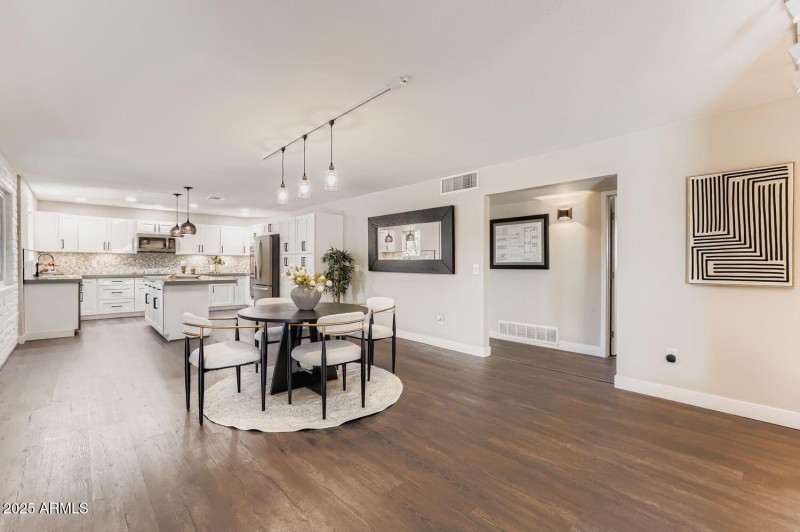 202 N Florence Ave - Web Quality - 011 -