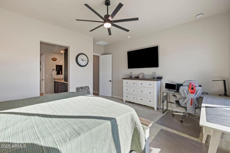 mls_084-Primary Bedroom