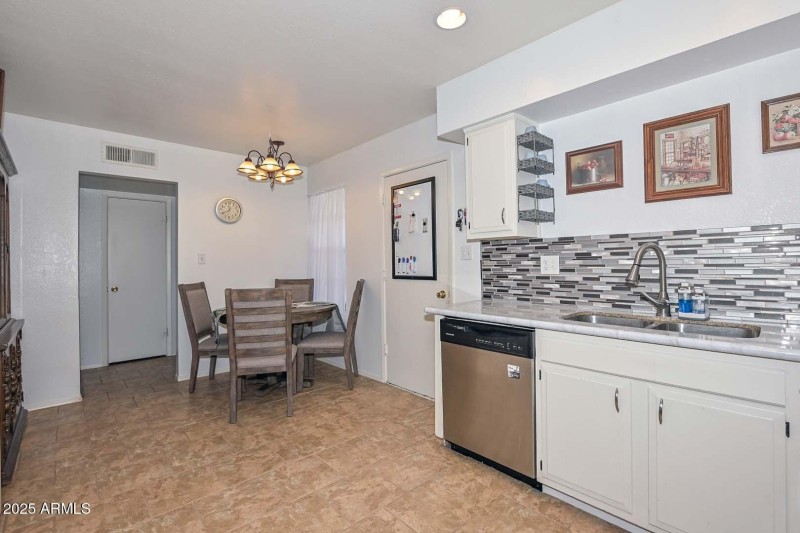 Kitchen-Breakfast Room