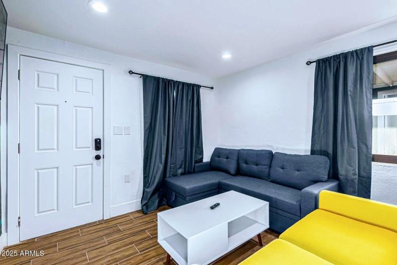 WhatsApp Image 2025-11-06 at 15.37.14