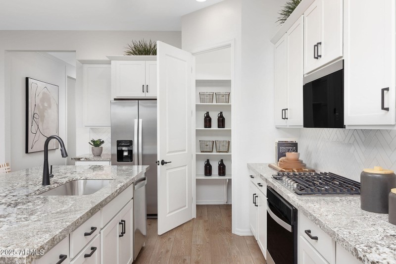 PHX_Tyler Ranch_Copper_Model_Kitchen (3)