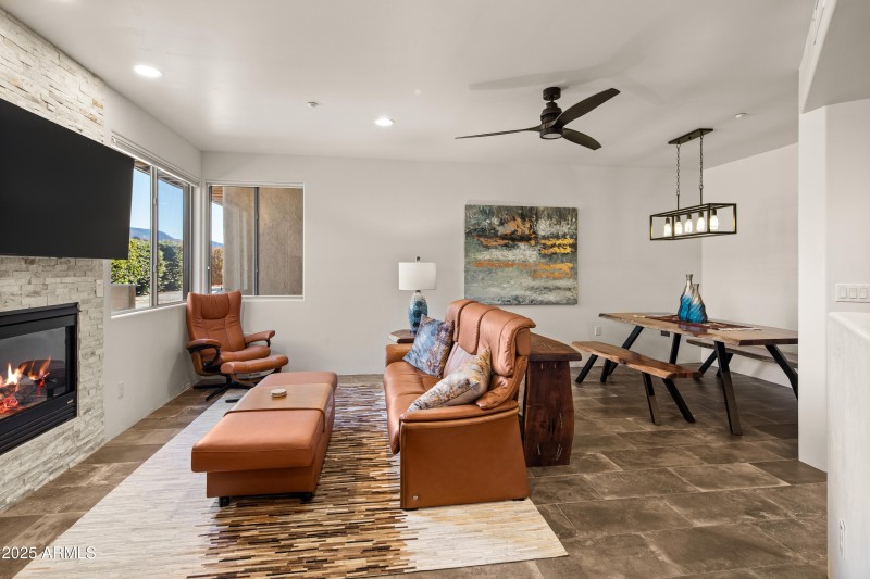 JL_520JordanRd-Unit2-interiors-CommonAre