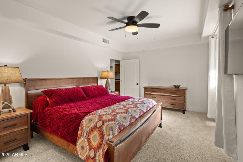 JL_520JordanRd-Unit2-interiors-Bedrooms-