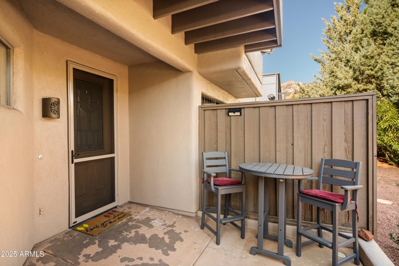 JL_520JordanRd-Unit2-exteriors-04