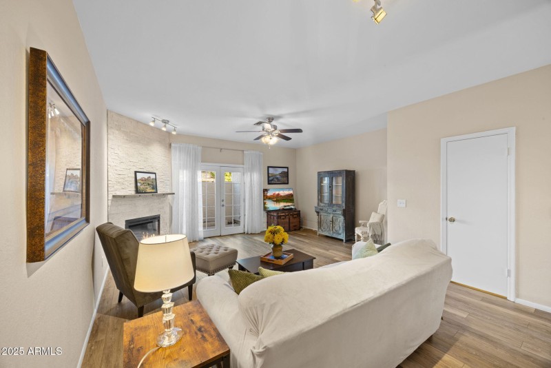 9-web-or-mls-4114-e-union-hills-dr-1213